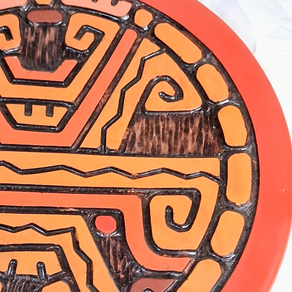 Grillo Paraguayan Earthenware Collectible Pottery Plate or Wall-hanging - Picture 8 of 9